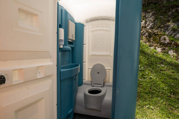 Best Portable restroom trailer rental  in Gnadenhutten, OH